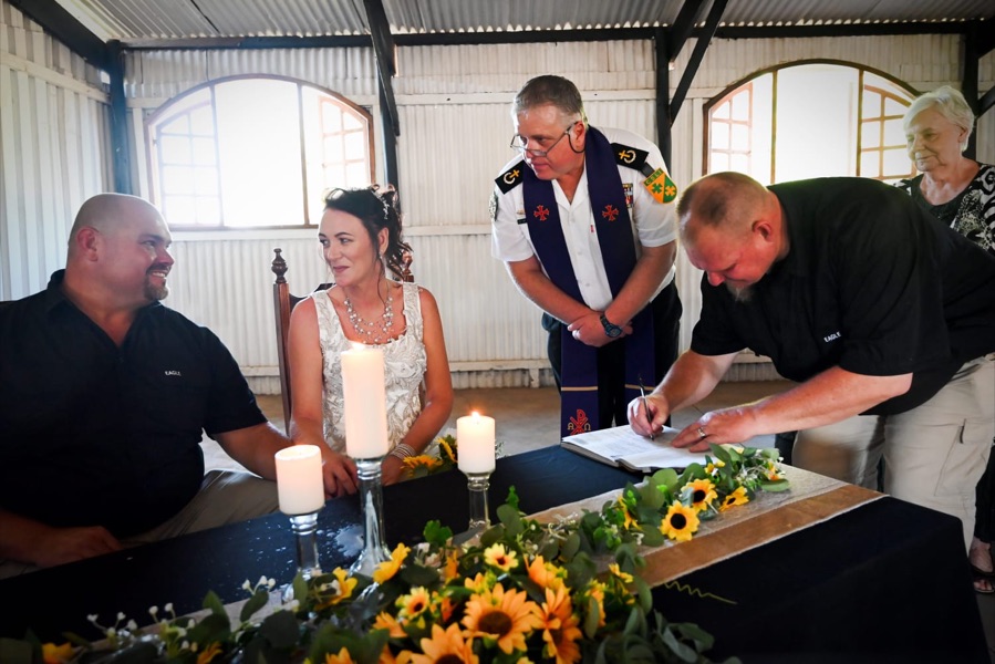 Wedding ceremony by Dr. Gerrit Rademeyer in Springfontein